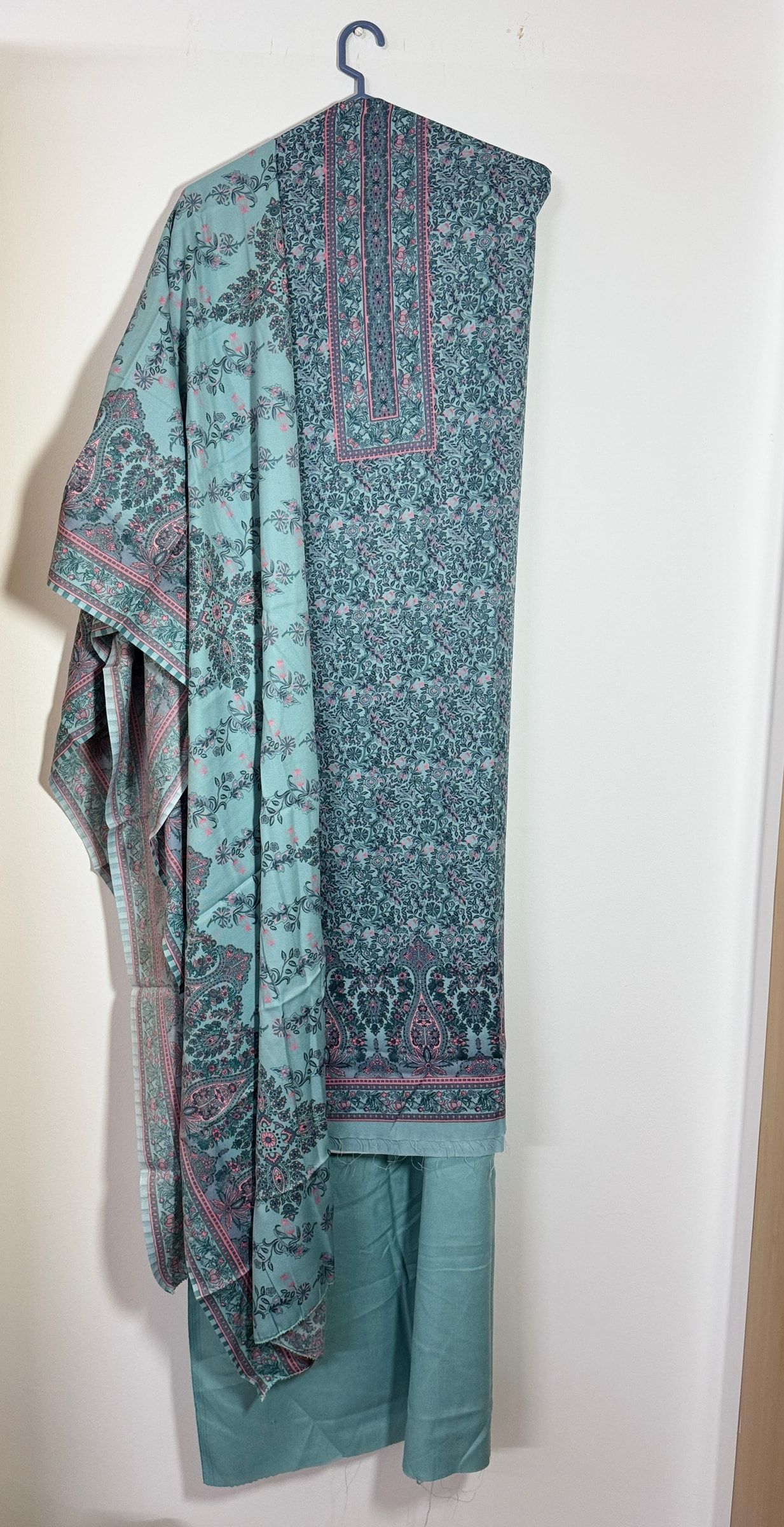 Zaina suit set, real photo of the unstitched fabric